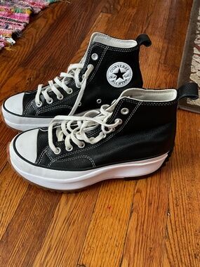 Chuck Taylor’s (women 6.5)
